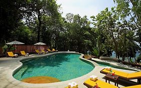 บ้านกระทิง ภูเก็ต รีสอร์ท (sha Plus+) 3*